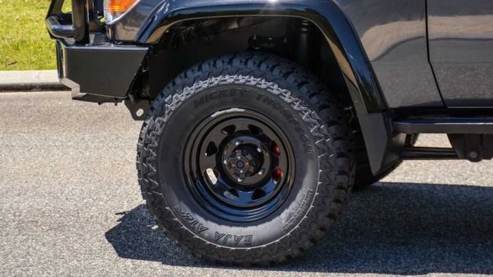 Toyota Land Cruiser 6x6 - 01